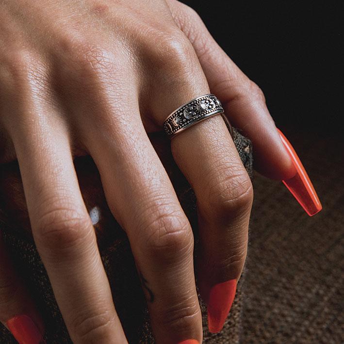 SOLAR MOON. Sun & Moon Band Ring - Silver - Image 2