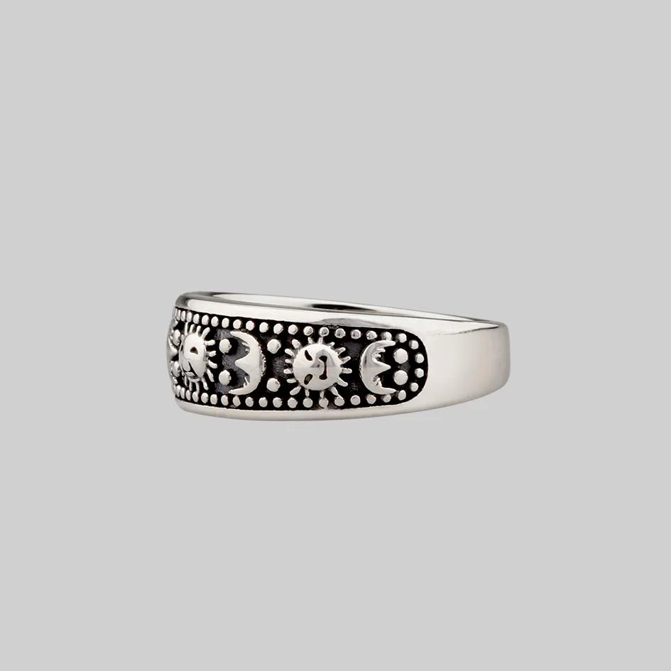 SOLAR MOON. Sun & Moon Band Ring - Silver - Image 3