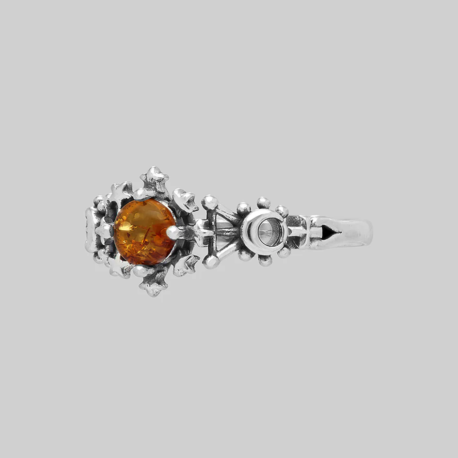 SOLARIS. Flaming Sun Amber Ring - Silver - Image 3