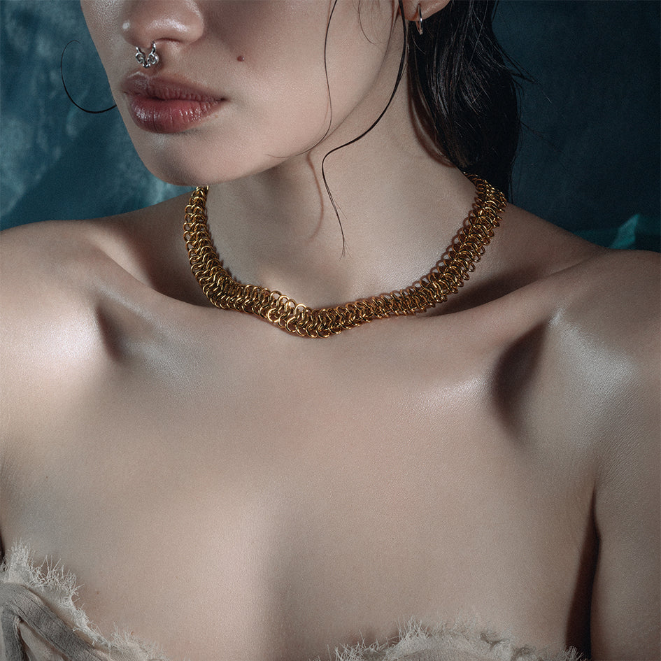 SPINOUS. Chunky Woven Link Chain - Gold - Image 3