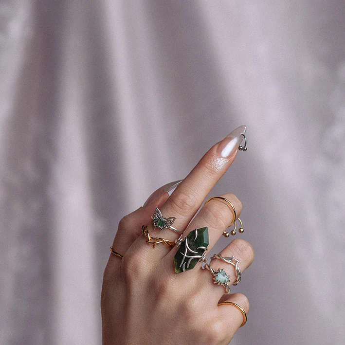 SPRITE. Clawed Heart Gemstone Ring - Silver - Image 3