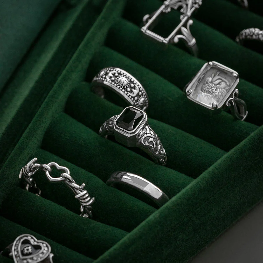 The Moss Green Velvet Coffin Ring Case - Image 5