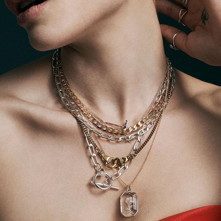 UNITY. Linking Hands Necklace - Gold - Image 2