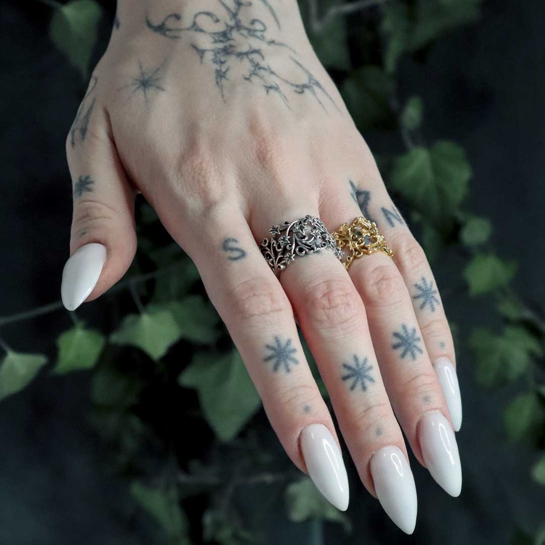 VALERIAN. Wide Ivy Garden Band Ring - Silver - Image 2