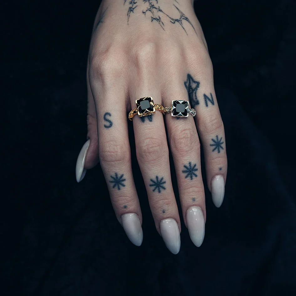 VAULT. Square Onyx & Ivy Ring - Silver - Image 2