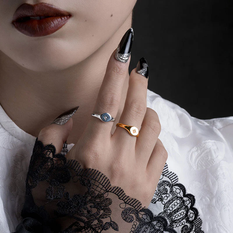 VICTORIA. Opal Signet Ring - Silver - Image 3