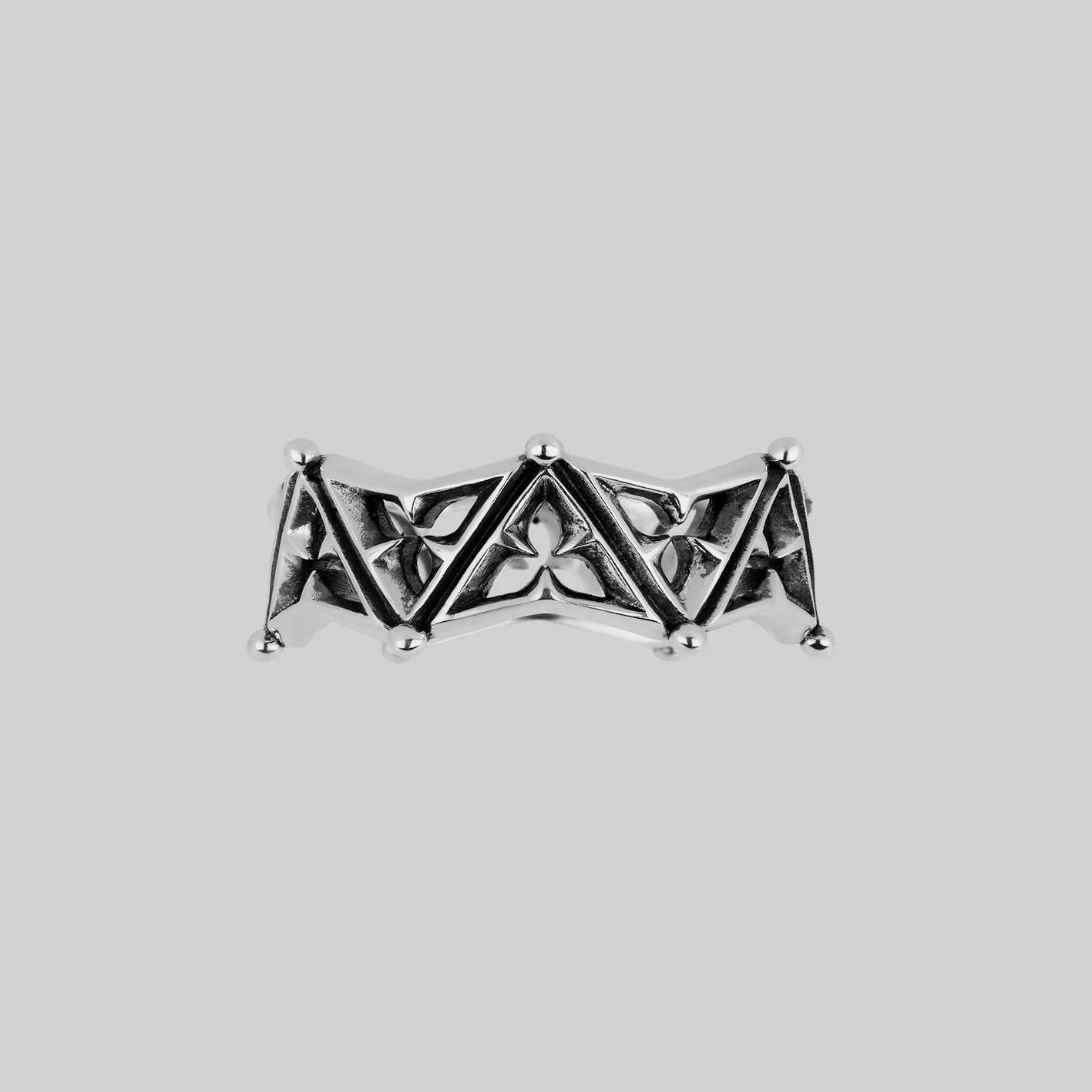 VIKTOR. Gothic Trefoil Ring Band - Silver - Image 3