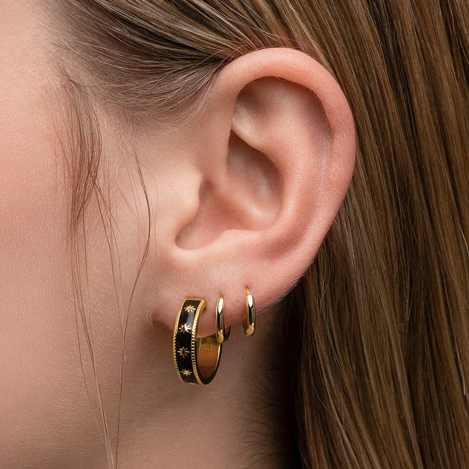 VYVIAN. Tiny Stars Black Enamel Hoop Earrings - Gold - Image 2