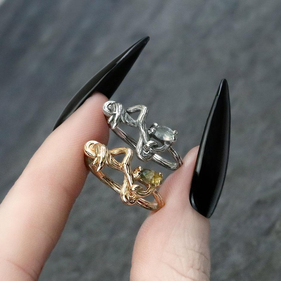 WEEPING WILLOW. Labradorite Branch Ring - Silver - Image 2