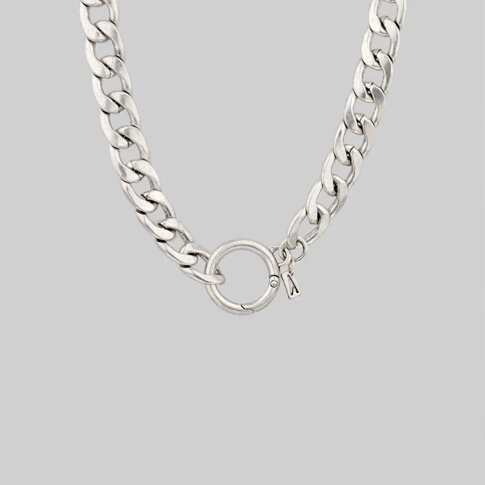 XO. Chunky Chain & Circle Clasp Necklace - Silver - Image 3